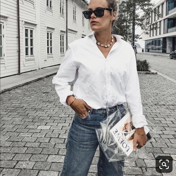 seashell with Gold color necklace chocker must go✅ - Picture 4 of 6